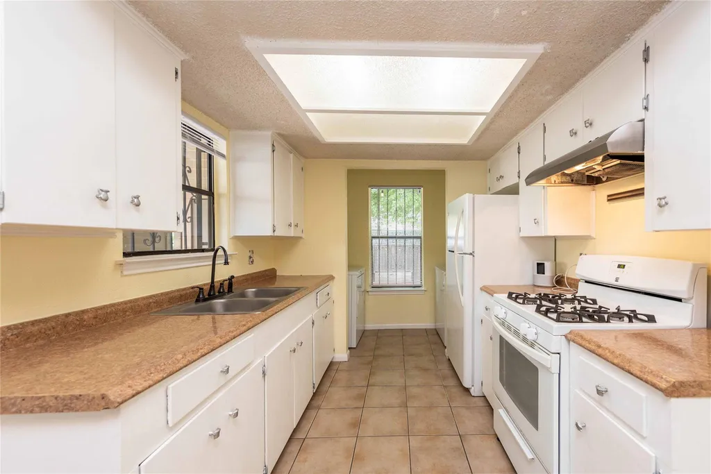 5006 Sara Drive Austin TX 78721