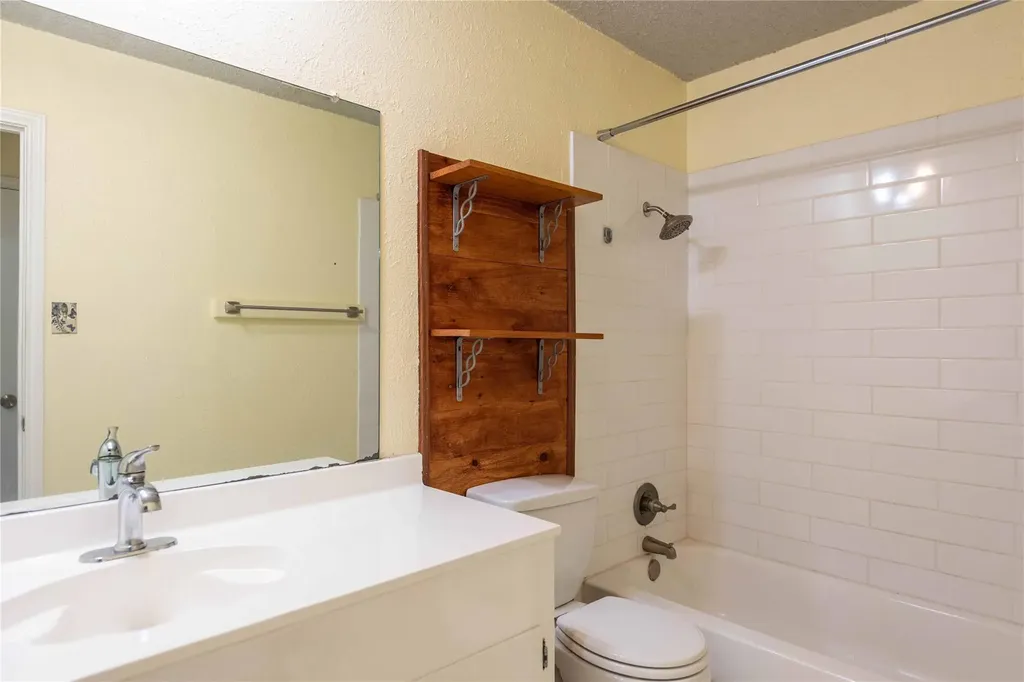 5006 Sara Drive Austin TX 78721