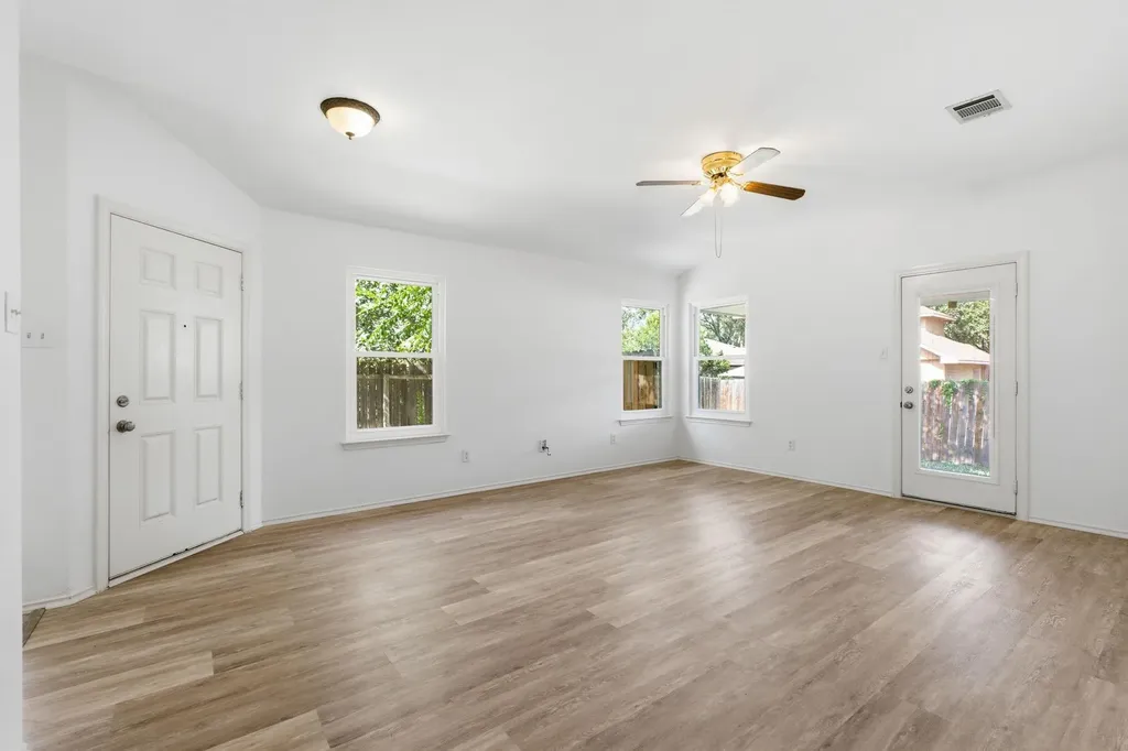 8829 Francia Trail Austin TX 78748