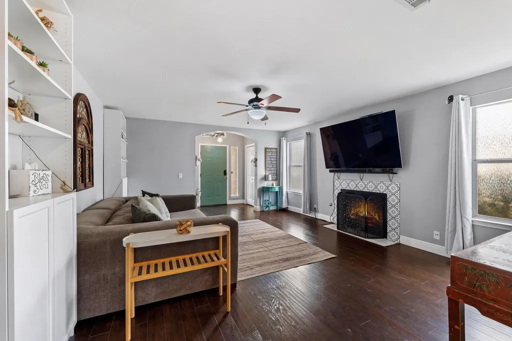 703 Sparkling Brook Lane Leander TX 78641