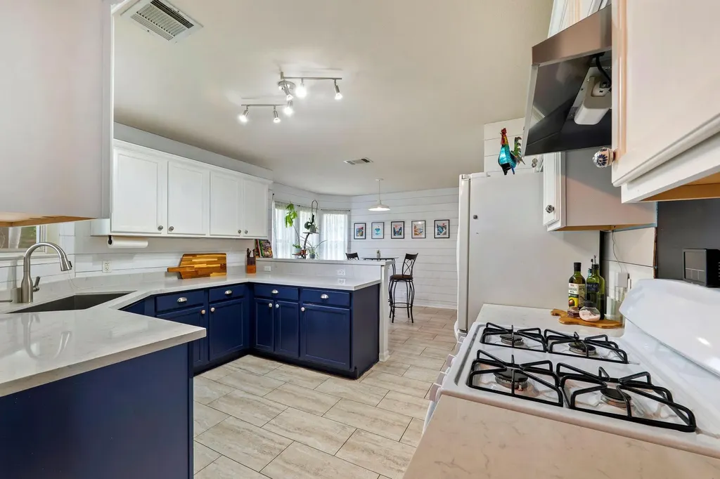 703 Sparkling Brook Lane Leander TX 78641