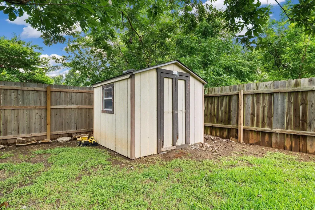 703 Sparkling Brook Lane Leander TX 78641