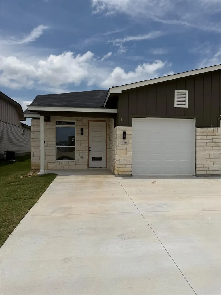 1301 Lone Pine Way Killeen TX 76543
