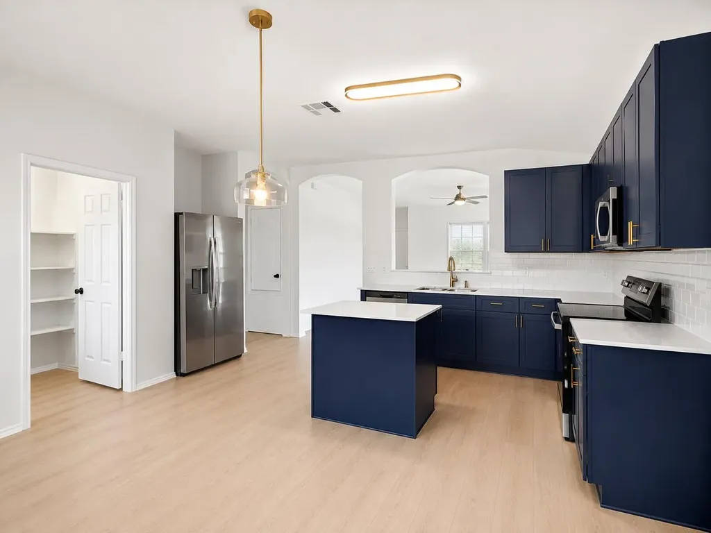 906 W South Street Leander TX 78641
