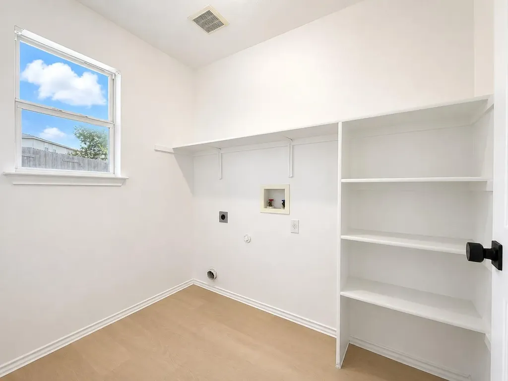 906 W South Street Leander TX 78641