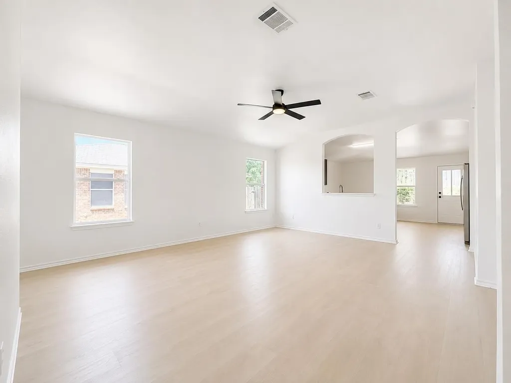 906 W South Street Leander TX 78641