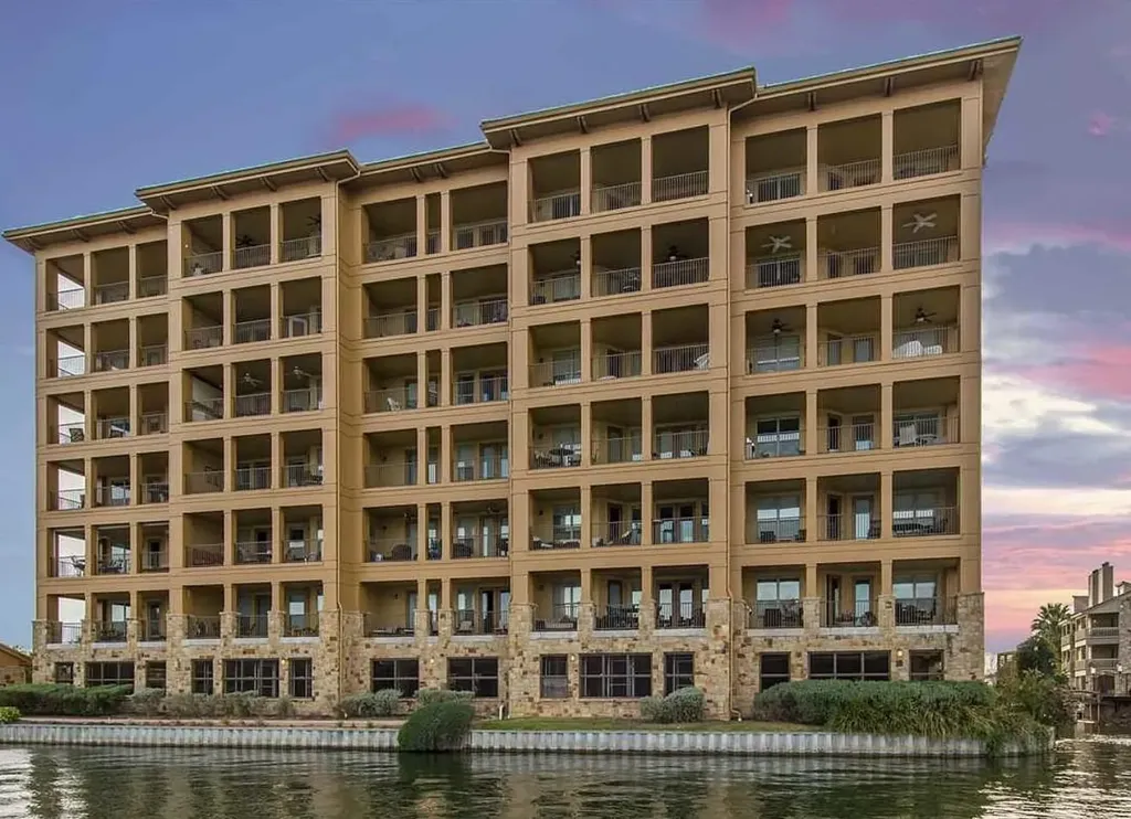 1001 The Cape Horseshoe Bay TX 78657