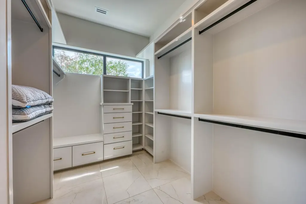 207 Kites Court Horseshoe Bay TX 78657