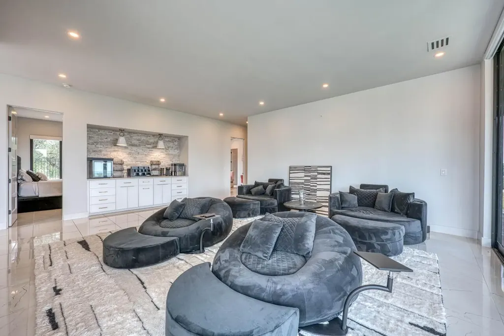 207 Kites Court Horseshoe Bay TX 78657