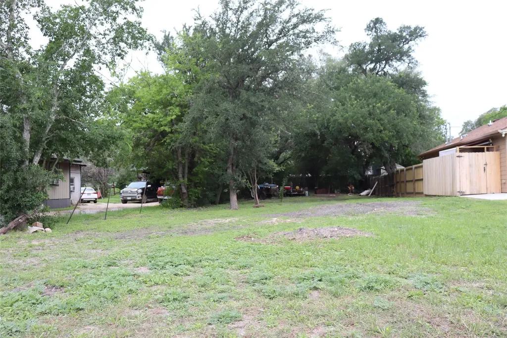 821 N Commerce Street Lockhart TX 78644