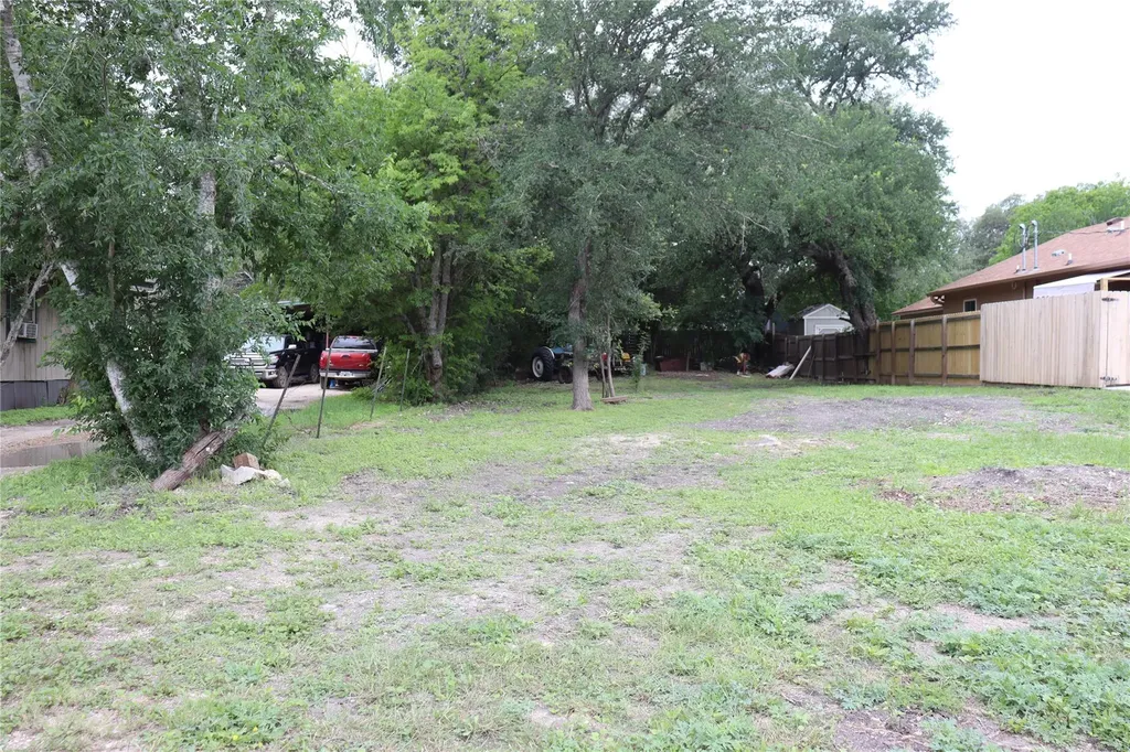 821 N Commerce Street Lockhart TX 78644