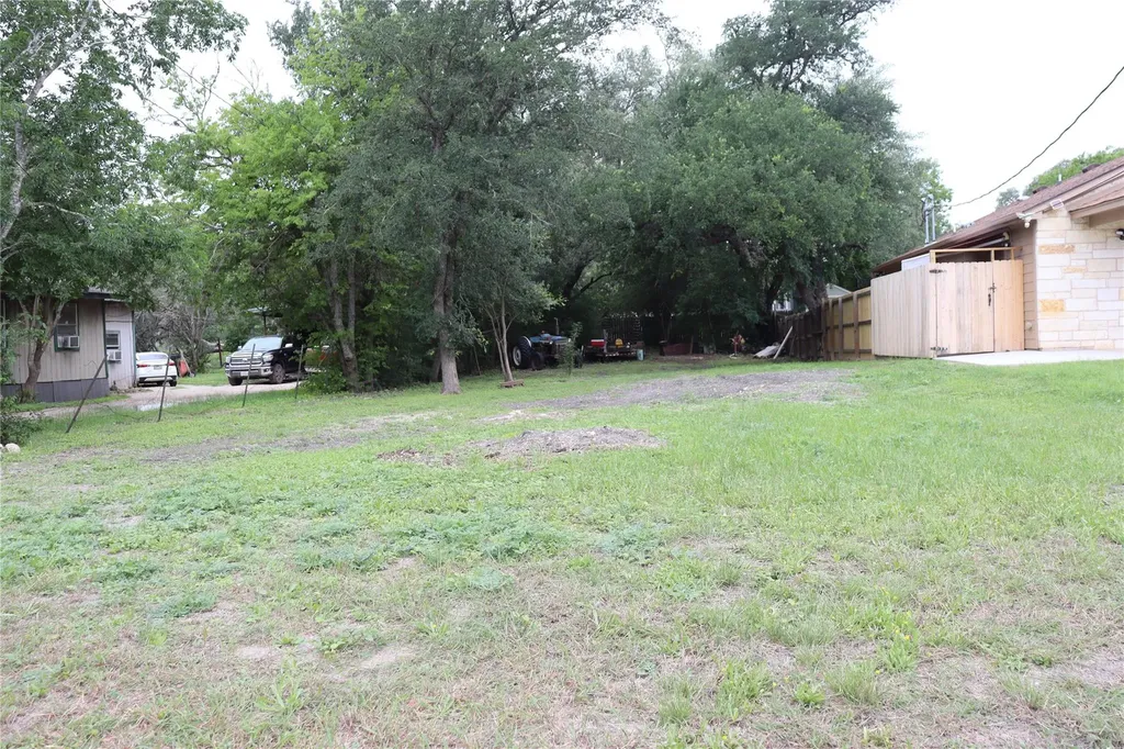 821 N Commerce Street Lockhart TX 78644