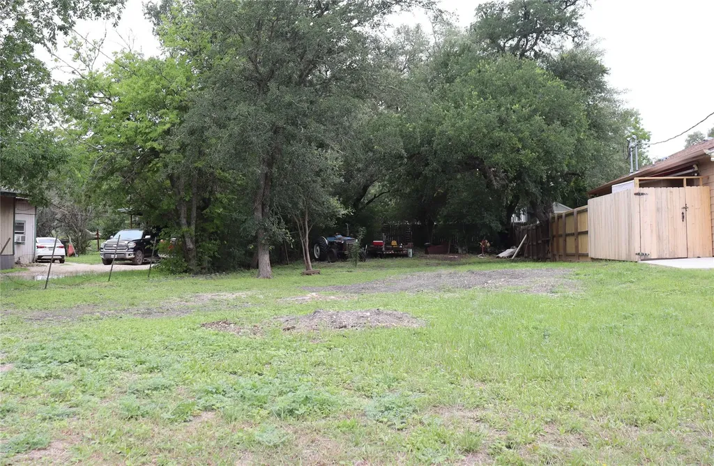 821 N Commerce Street Lockhart TX 78644