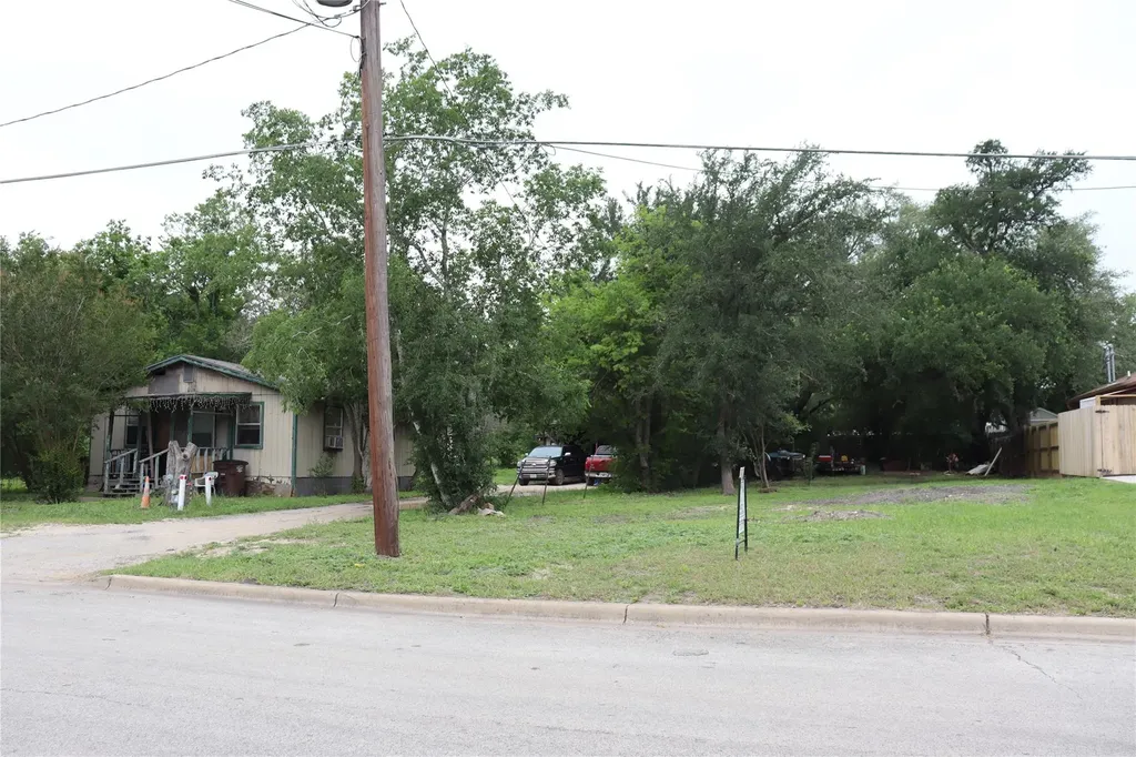821 N Commerce Street Lockhart TX 78644