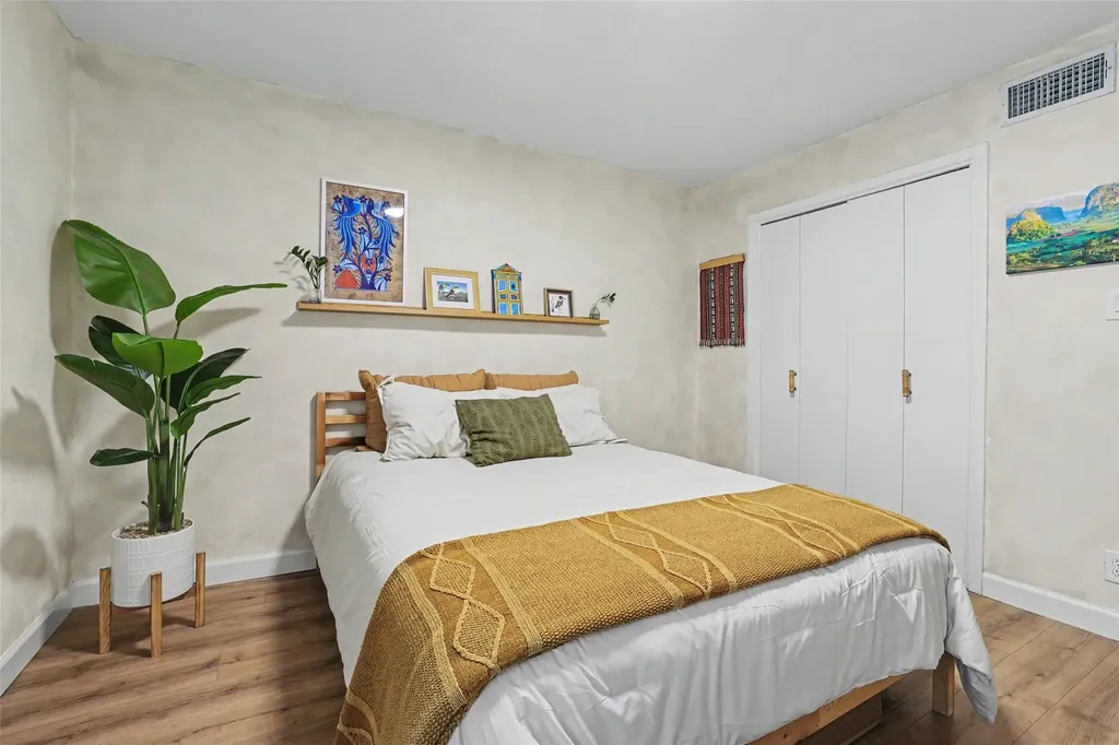 300 Crockett Street Austin TX 78704