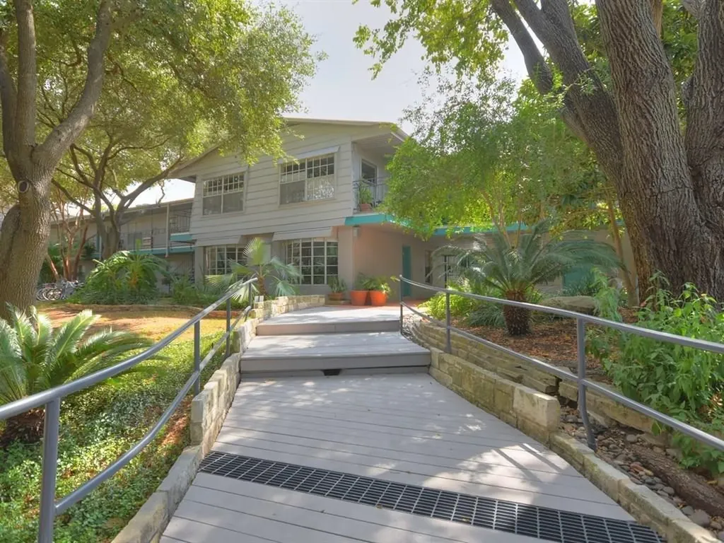 300 Crockett Street Austin TX 78704