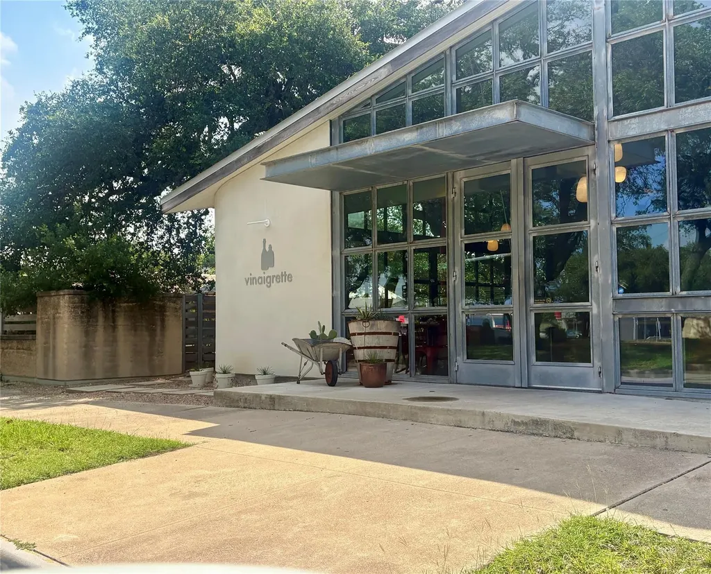 300 Crockett Street Austin TX 78704