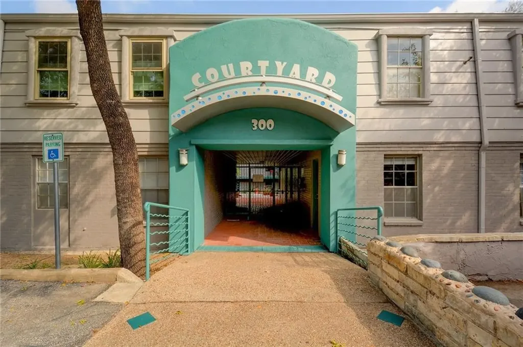 300 Crockett Street Austin TX 78704