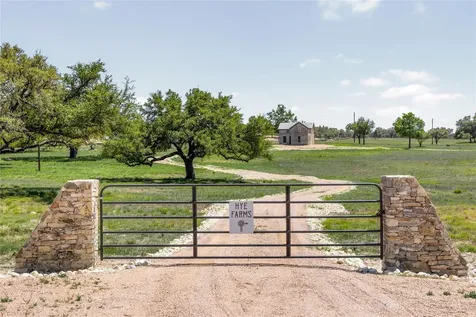 9695 W Us 290 Highway Hye TX 78635