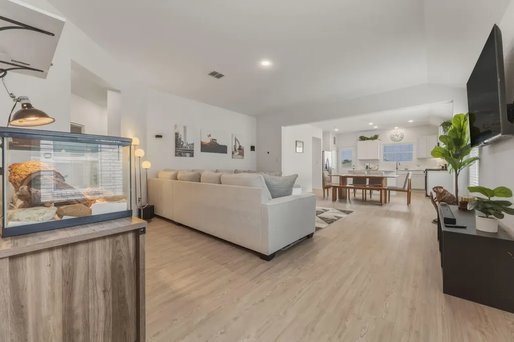 185 Sormonne Loop Kyle TX 78640