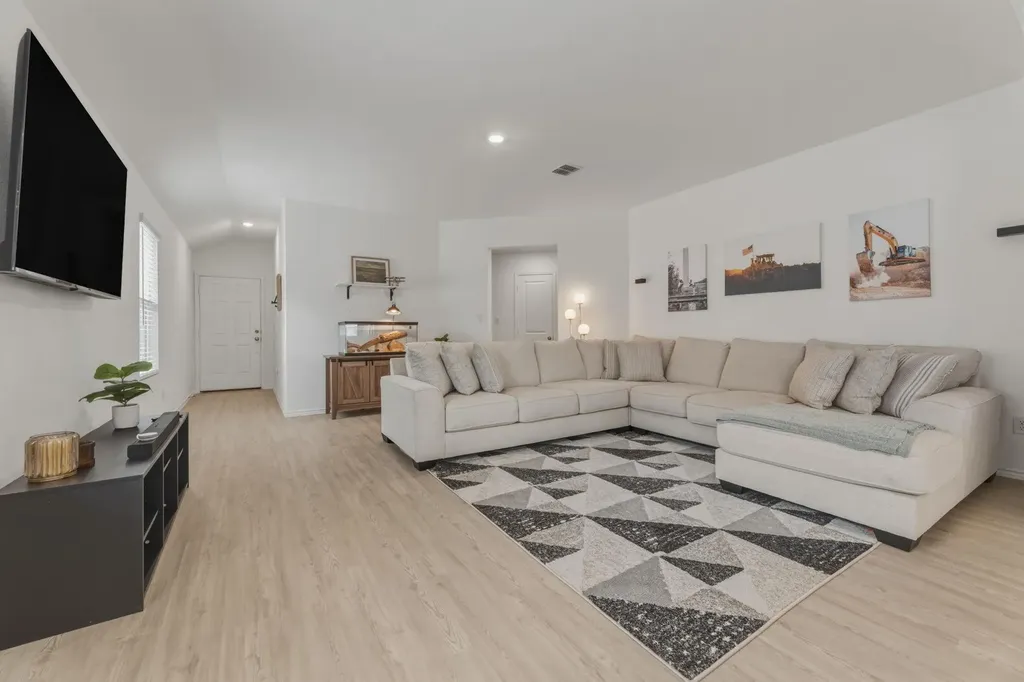 185 Sormonne Loop Kyle TX 78640