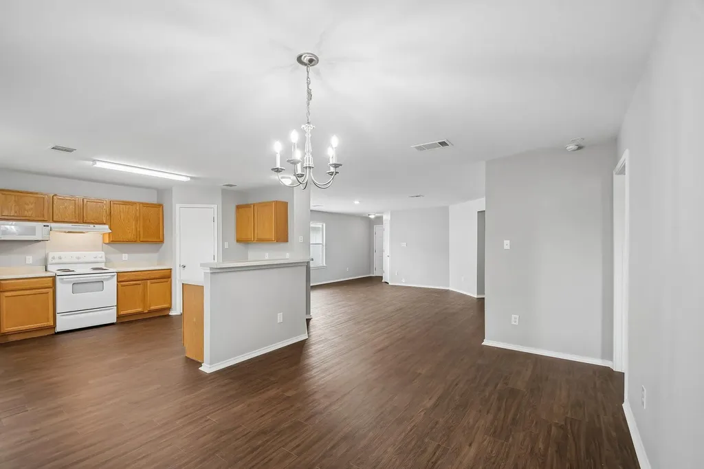 610 Lavaca Loop Elgin TX 78621