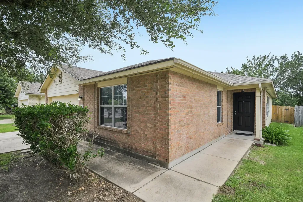 610 Lavaca Loop Elgin TX 78621