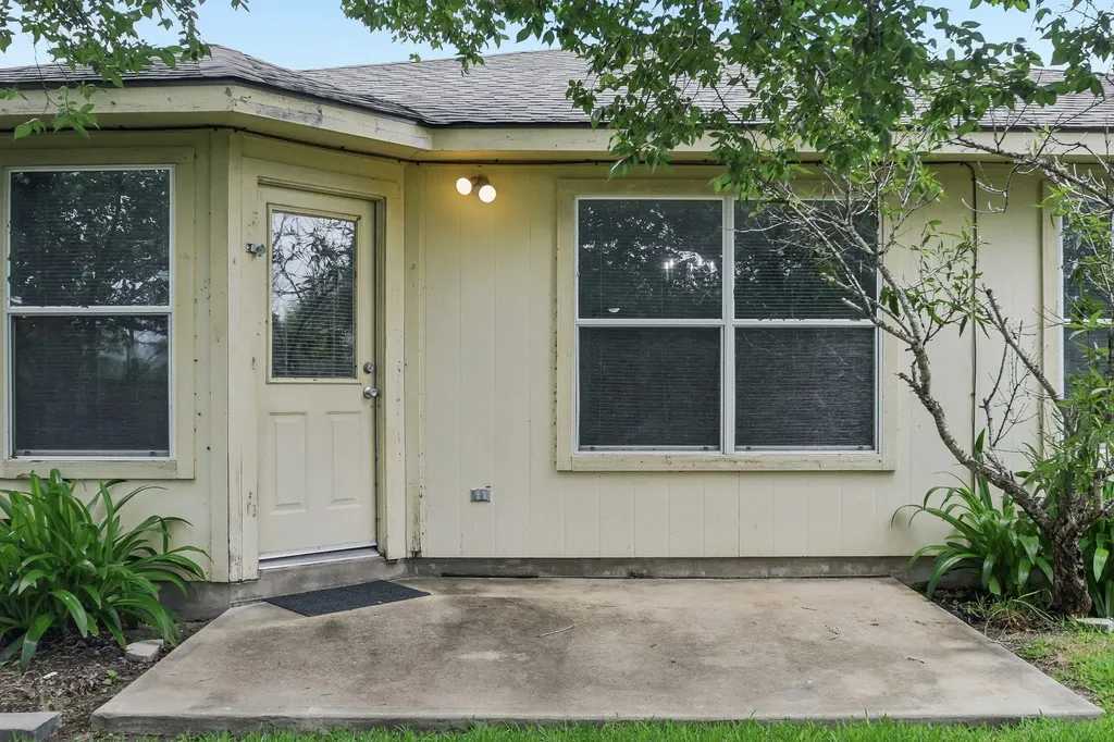 610 Lavaca Loop Elgin TX 78621