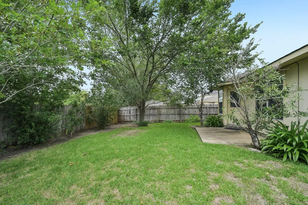 610 Lavaca Loop Elgin TX 78621