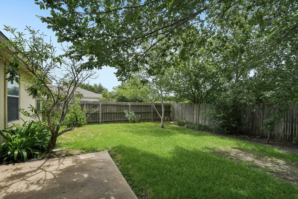 610 Lavaca Loop Elgin TX 78621