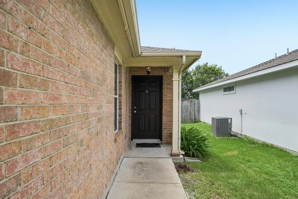 610 Lavaca Loop Elgin TX 78621