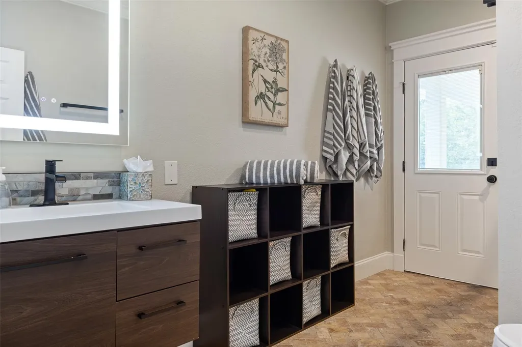 223 Twidwell Dripping Springs TX 78620