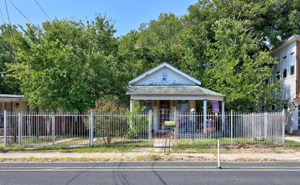 2907 E 5th Street Austin TX 78702