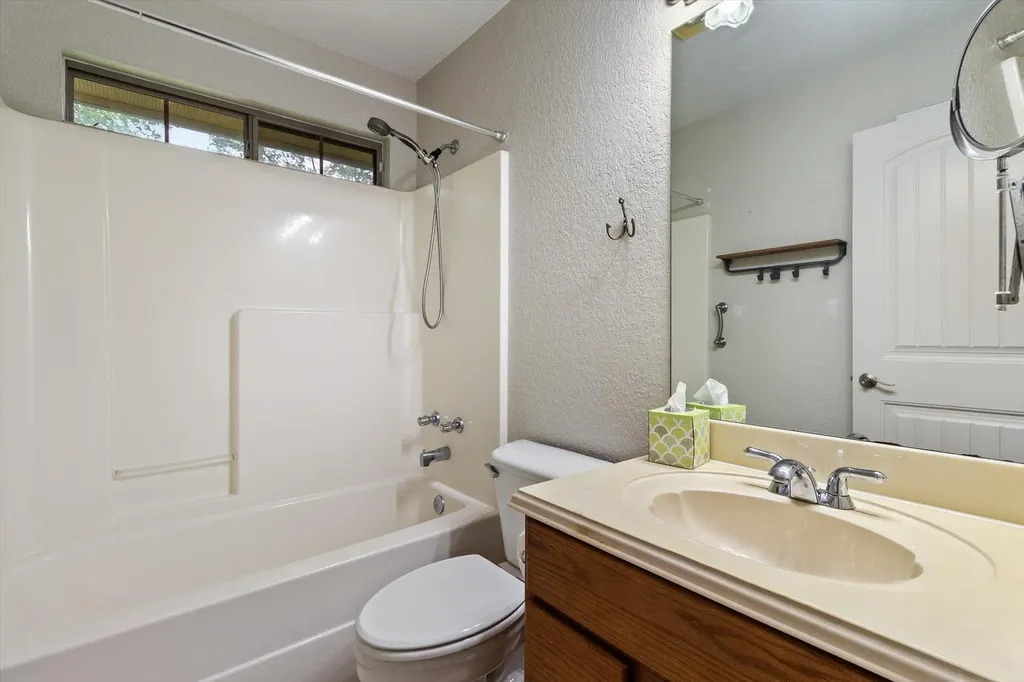 53 Tina's Trail Martindale TX 78655