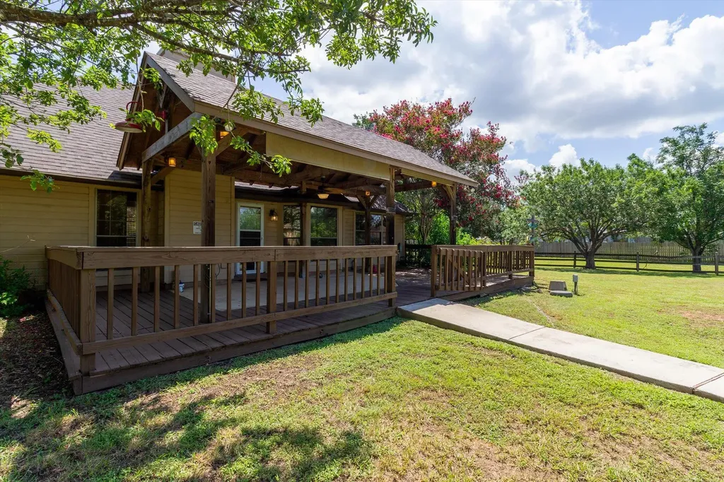 53 Tina's Trail Martindale TX 78655