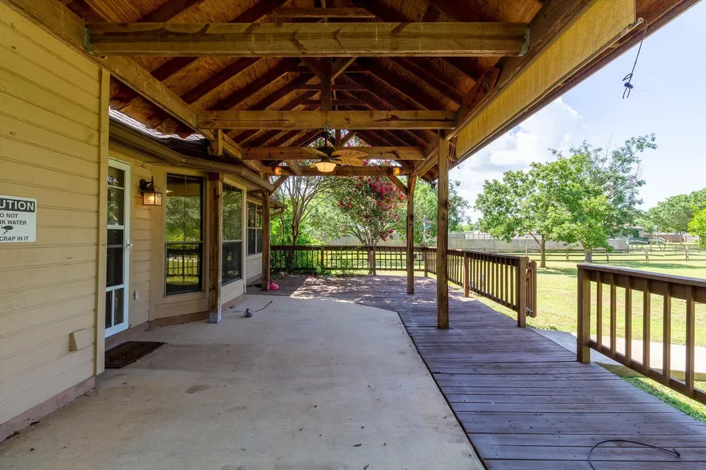 53 Tina's Trail Martindale TX 78655