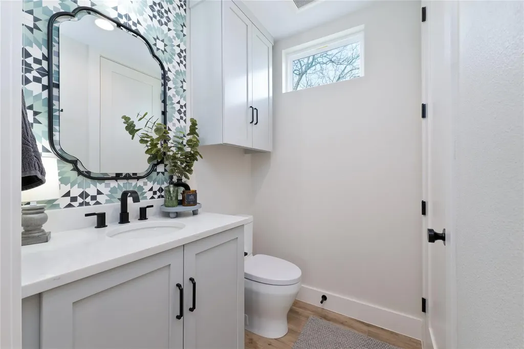 2004 Chestnut Avenue Austin TX 78722