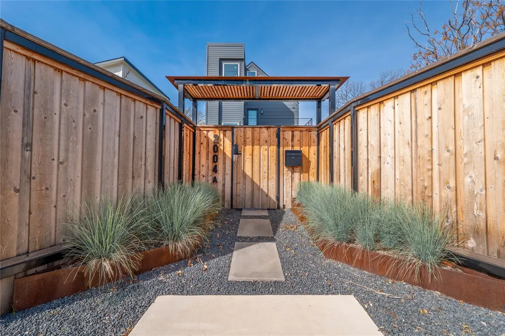 2004 Chestnut Avenue Austin TX 78722