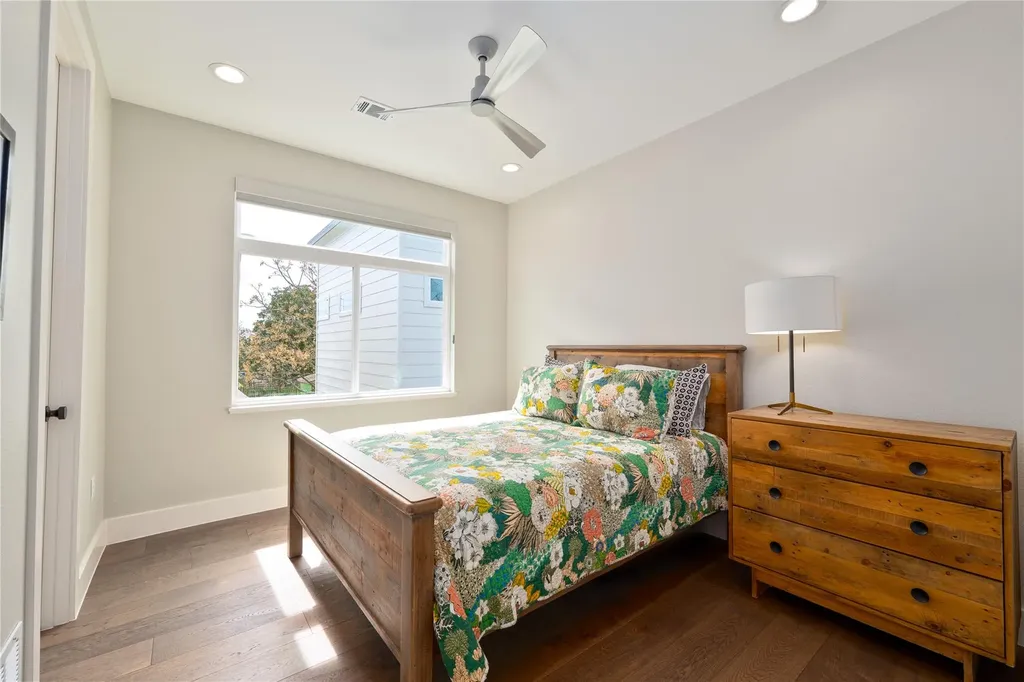 2004 Chestnut Avenue Austin TX 78722