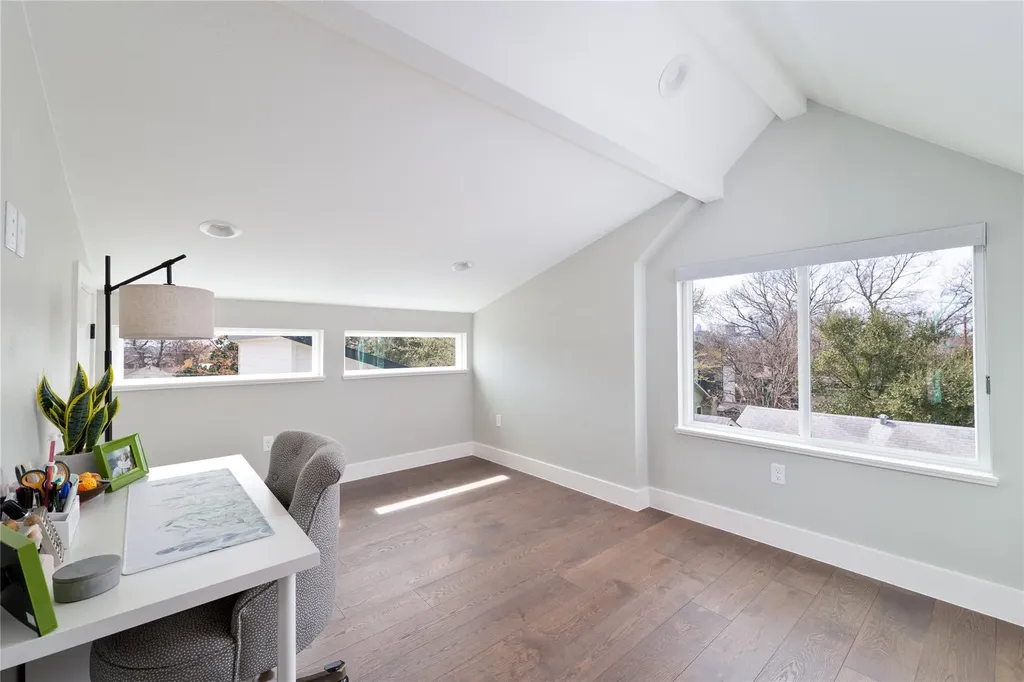 2004 Chestnut Avenue Austin TX 78722
