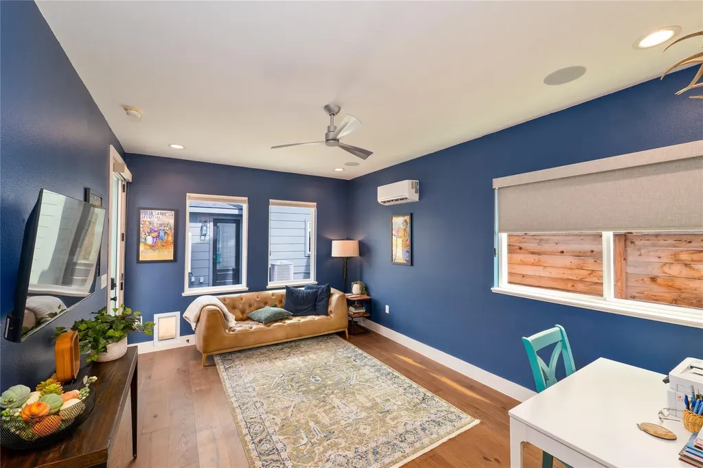 2004 Chestnut Avenue Austin TX 78722