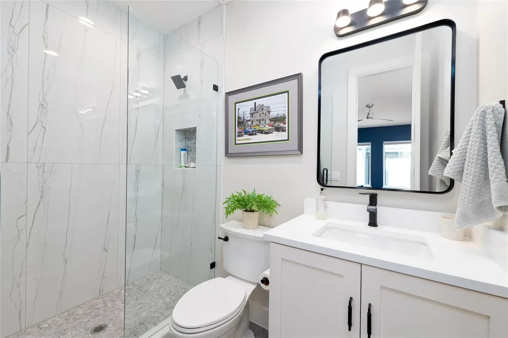 2004 Chestnut Avenue Austin TX 78722