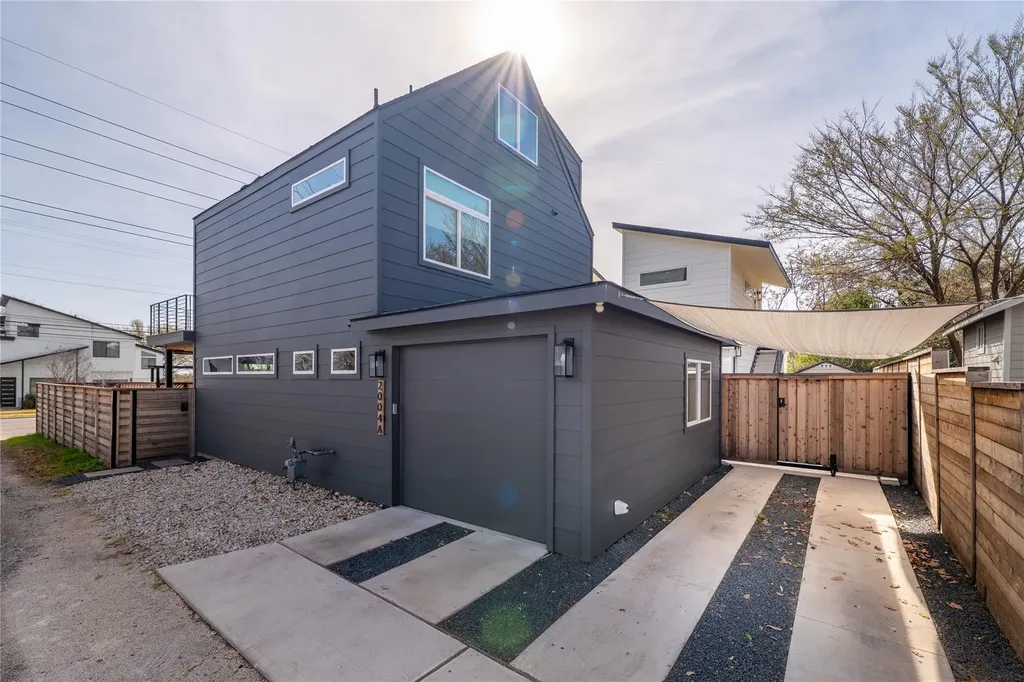 2004 Chestnut Avenue Austin TX 78722