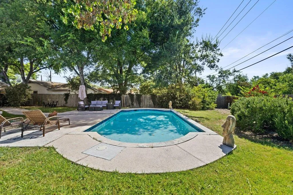 9513 Braeburn Glen Austin TX 78729