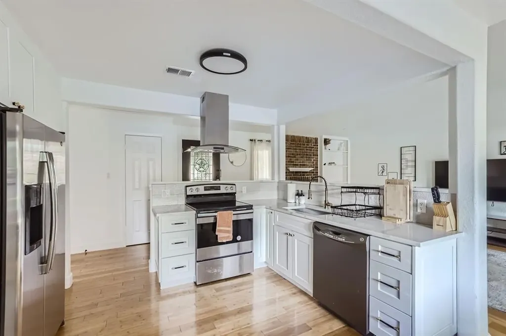 9513 Braeburn Glen Austin TX 78729