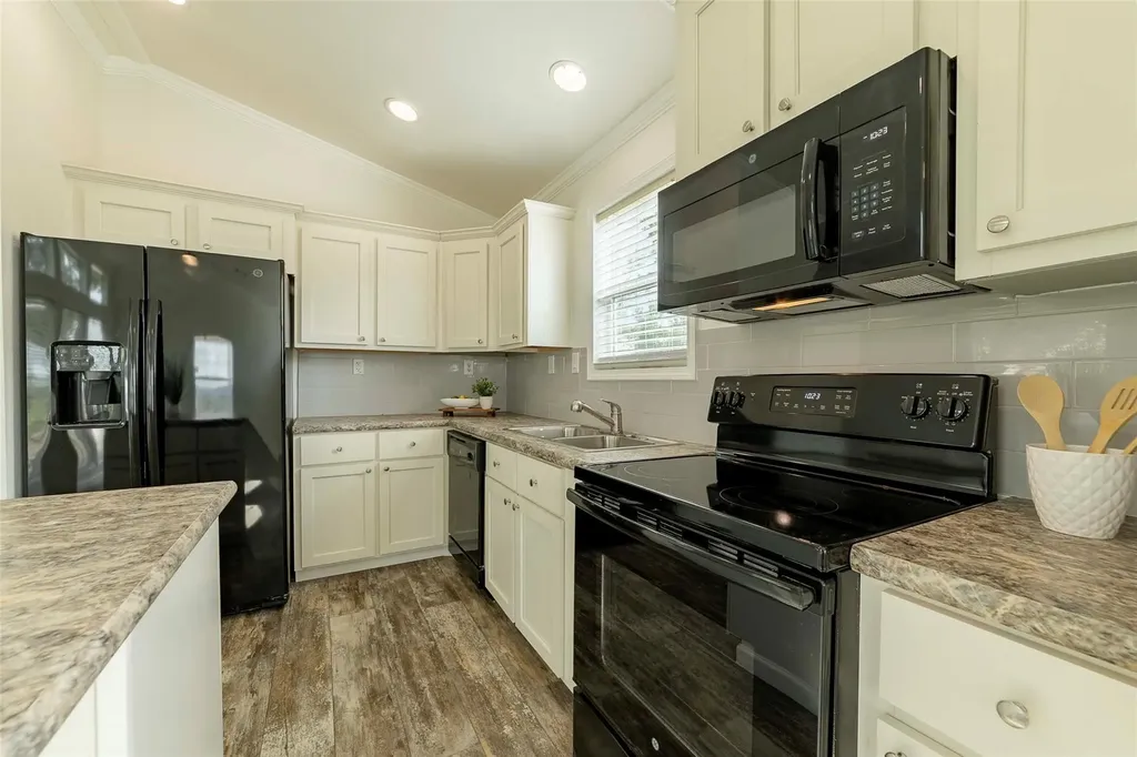 3810 County Road 410 Spicewood TX 78669