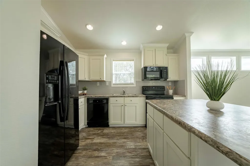 3810 County Road 410 Spicewood TX 78669