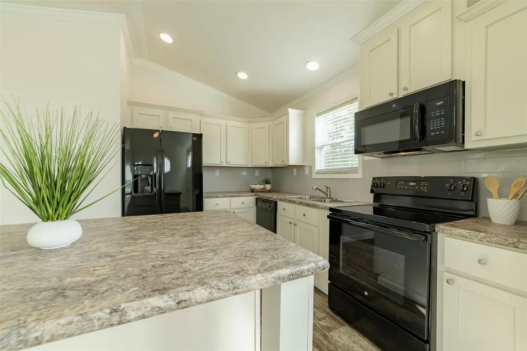 3810 County Road 410 Spicewood TX 78669
