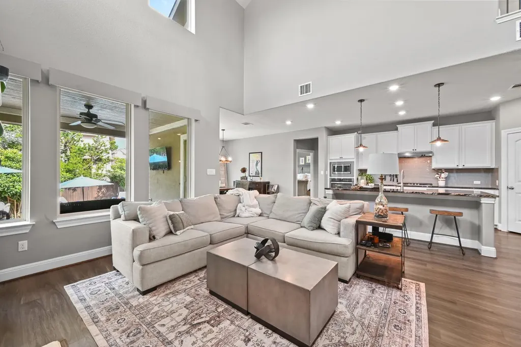 16032 La Rosa Drive Austin TX 78738