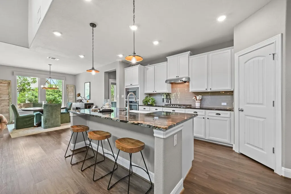 16032 La Rosa Drive Austin TX 78738